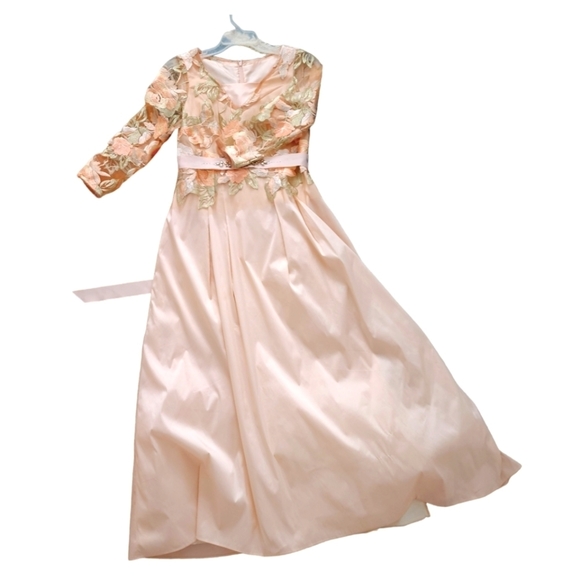 ADRIANNA Papell Peach Mother of the Bride Gown - Picture 3 of 16